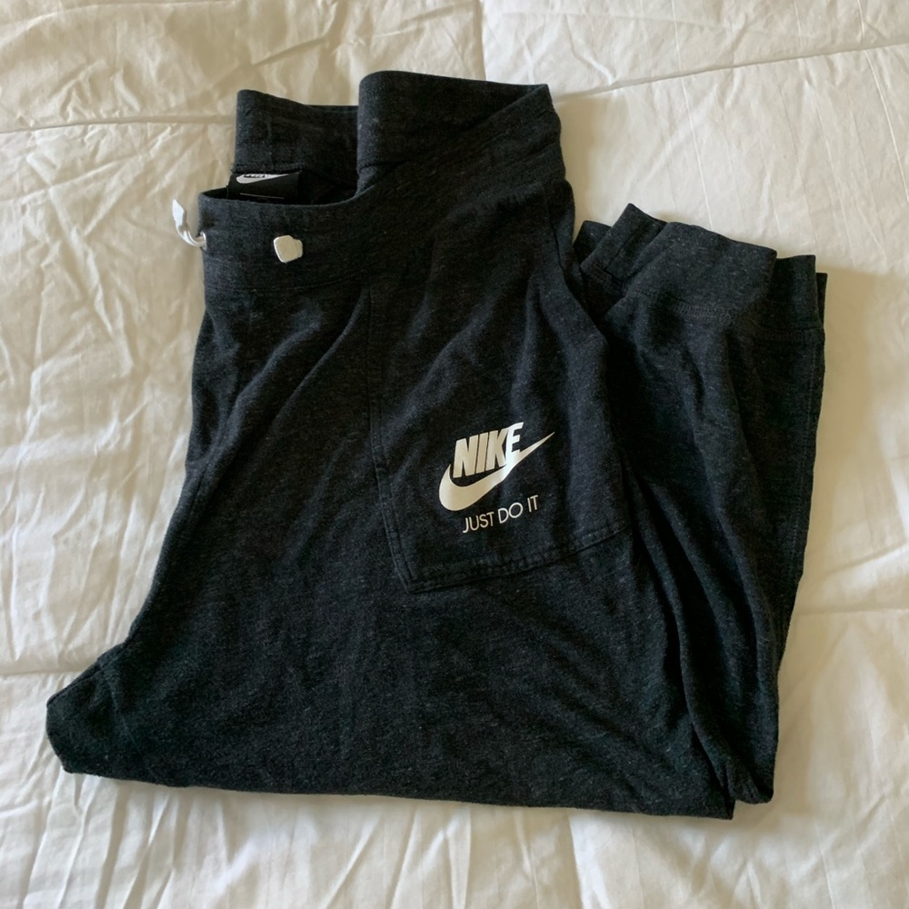 Nike Capri Joggers